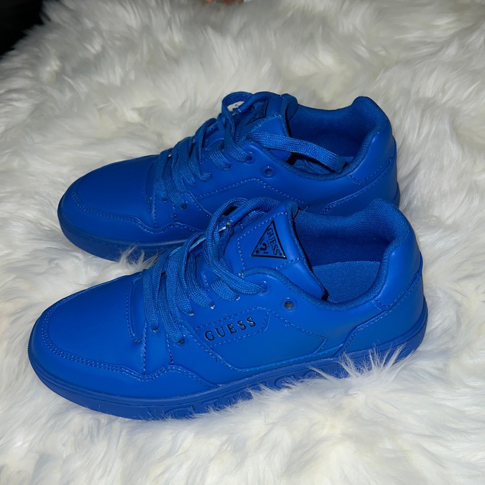 Guess sneakers size 7